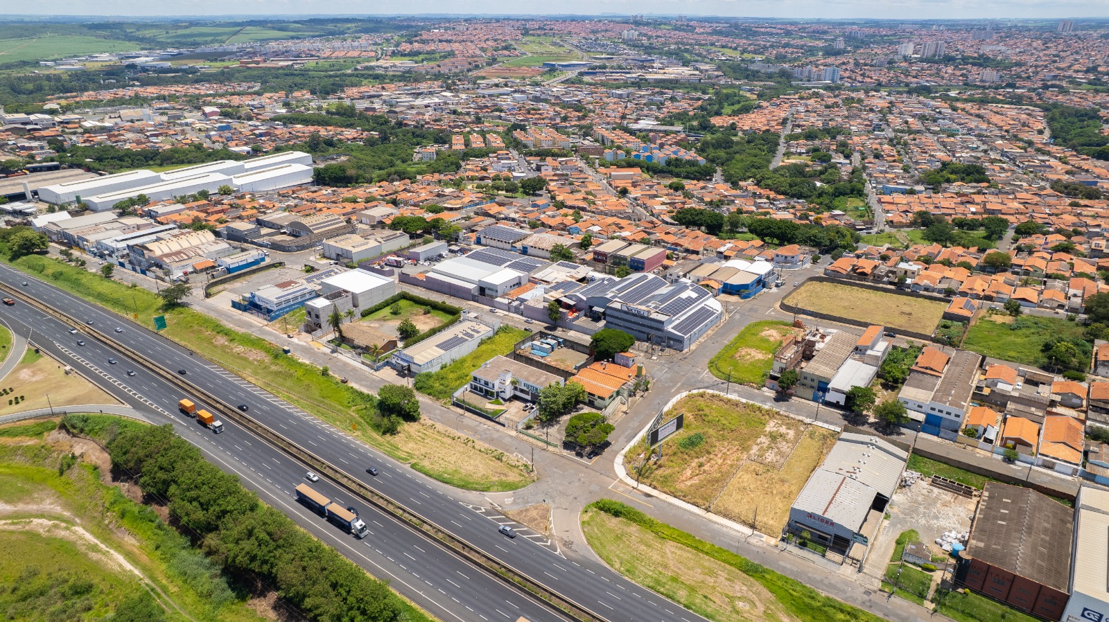 Vista aérea da região industrial da KTELI