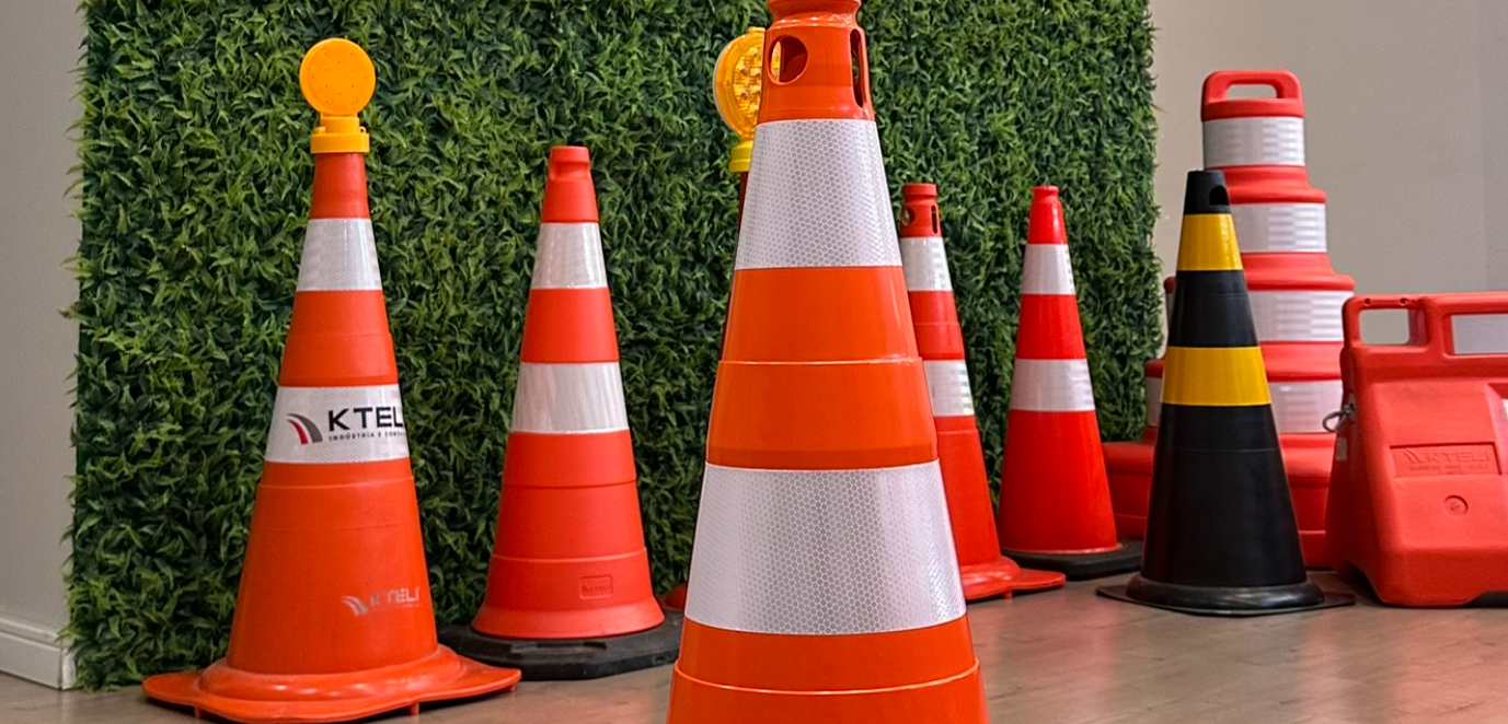 Reposição de faixa refletiva para cone: segurança e economia.